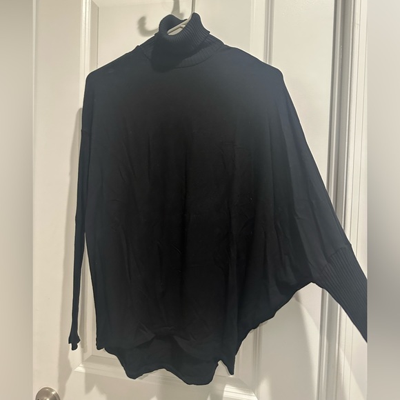Third by Cee. Turtleneck top. Size S/M - Picture 5 of 8